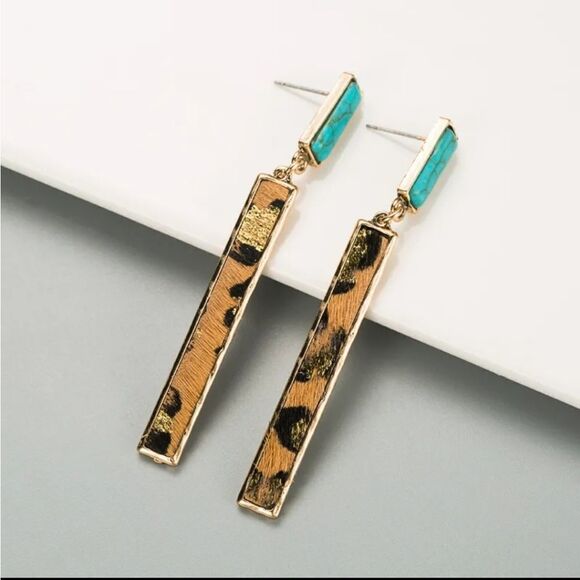 New TURQUOISE & LEOPARD bar dangle earrings with gold accents - Picture 3 of 9